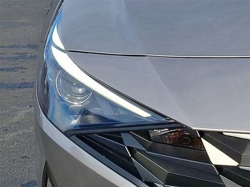 Used 2023 Hyundai Elantra SEL image 12