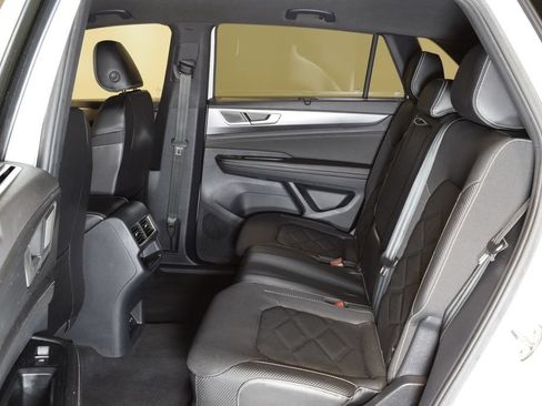 Used 2024 Volkswagen Atlas Cross Sport SE AWD/4WD image 27