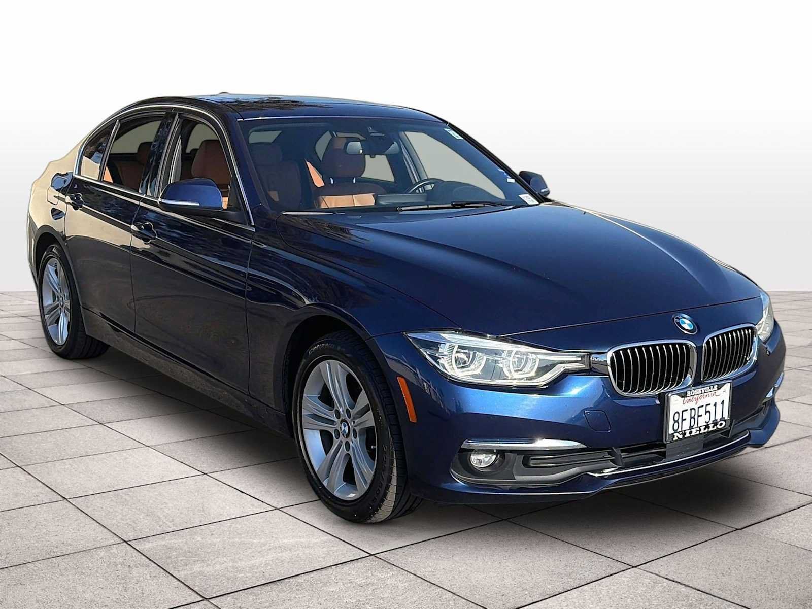 Used 2018 BMW 328d xDrive Sedan w/ Premium Package AWD/4WD image 2