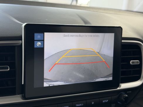 Used 2025 Hyundai Venue SEL FWD image 21