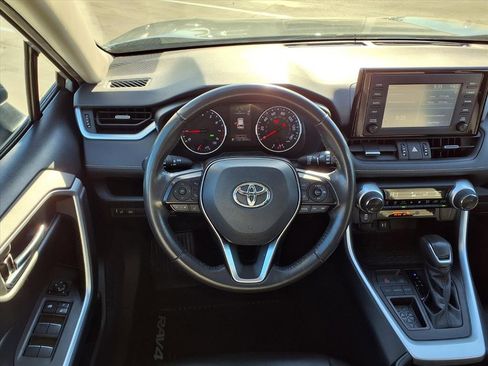 Used 2019 Toyota RAV4 XLE Premium image 15