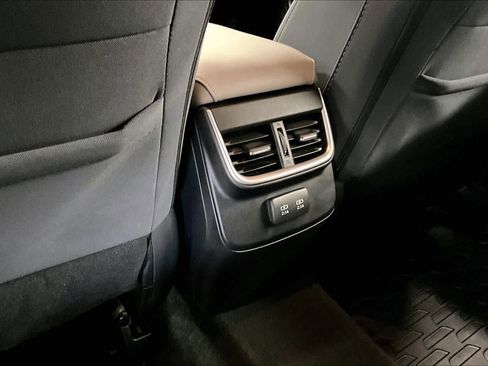 Used 2022 Subaru Outback Premium image 37