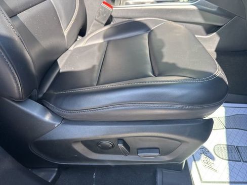 Used 2021 Ford Explorer XLT w/ Equipment Group 202A AWD/4WD image 17