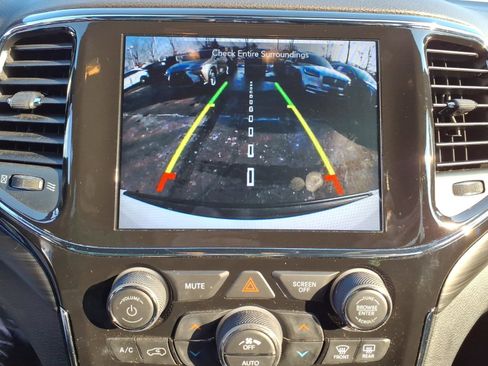 Used 2022 Jeep Grand Cherokee Laredo X image 21