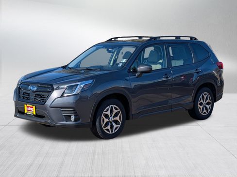Used 2023 Subaru Forester Premium image 3