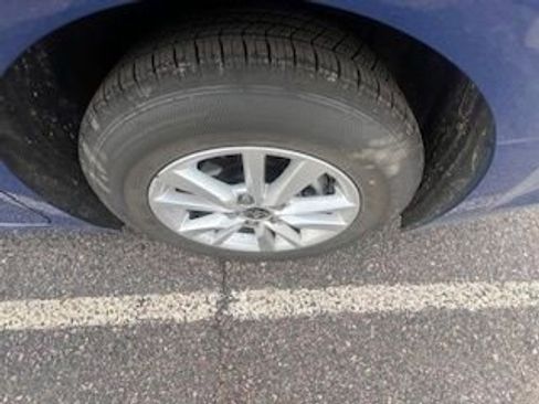 Used 2025 Toyota Camry LE image 9