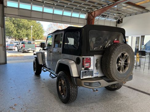 Used 2016 Jeep Wrangler Unlimited Sahara image 6