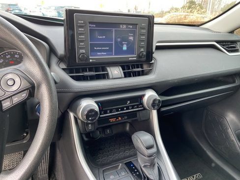 Used 2022 Toyota RAV4 XLE image 22