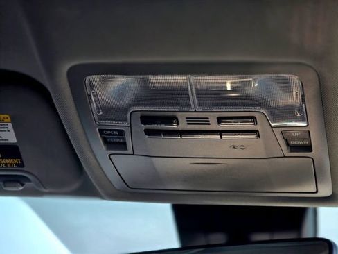 Used 2019 Toyota Highlander XLE AWD/4WD image 34