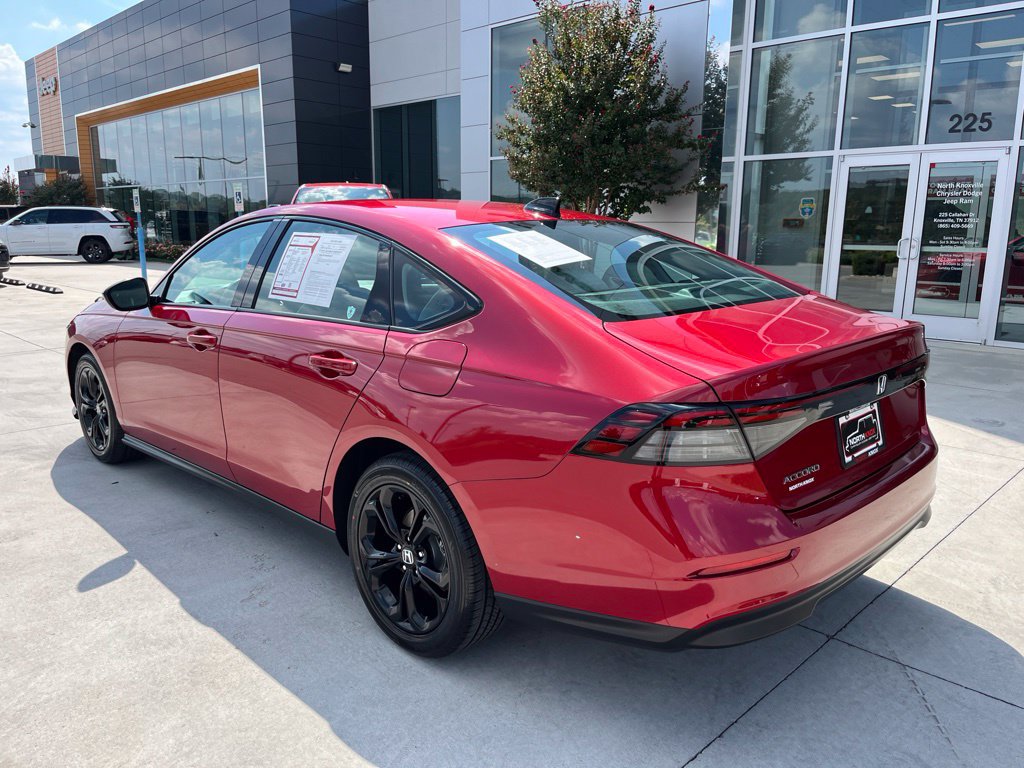 Used 2025 Honda Accord SE image 18