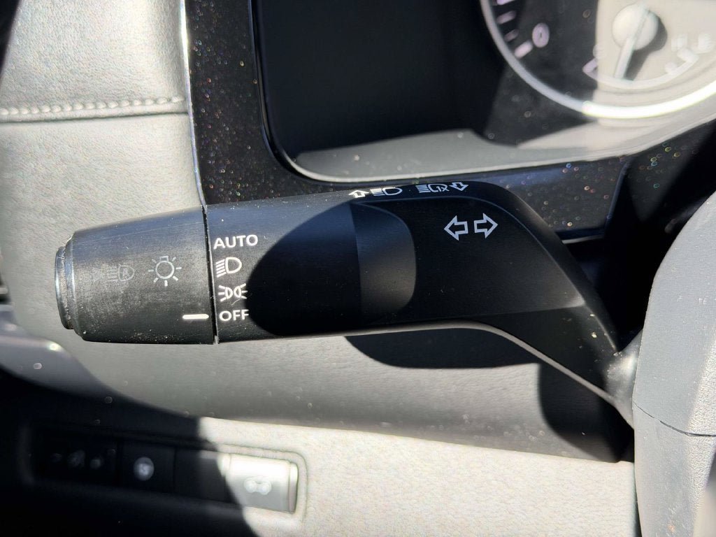 Used 2024 Nissan Pathfinder SV AWD/4WD image 24