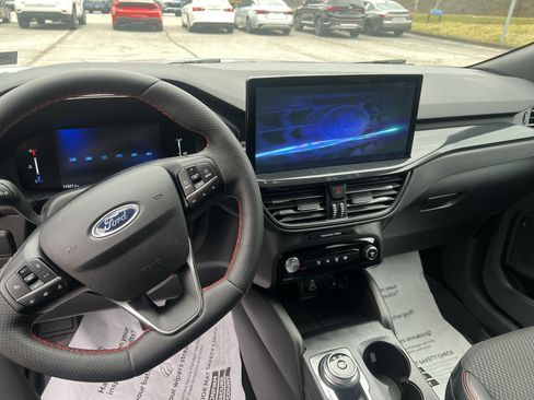 Used 2025 Ford Escape ST-Line w/ Tech Pack #1 AWD/4WD image 8