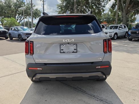 Used 2023 Kia Sorento S AWD/4WD image 7
