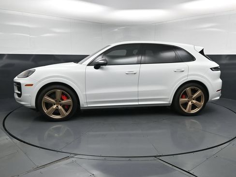 Used 2024 Porsche Cayenne S AWD/4WD image 2