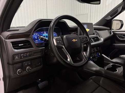 Used 2023 Chevrolet Suburban Premier image 8