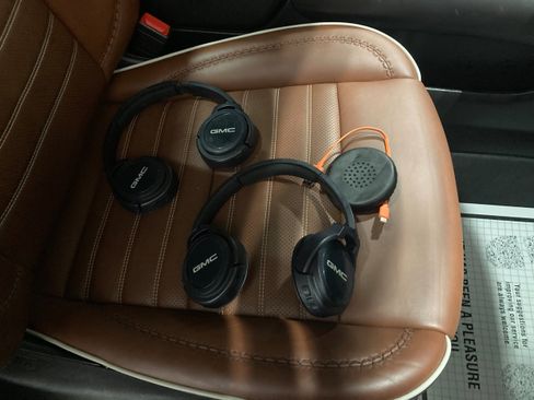 Used 2023 GMC Yukon XL Denali Ultimate image 7