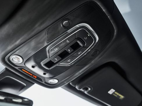 Used 2025 Bentley Bentayga AWD/4WD image 83