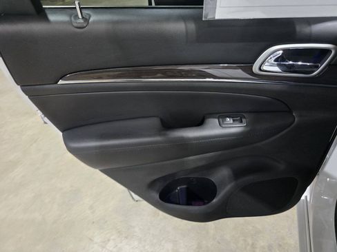 Used 2018 Jeep Grand Cherokee Overland AWD/4WD image 27