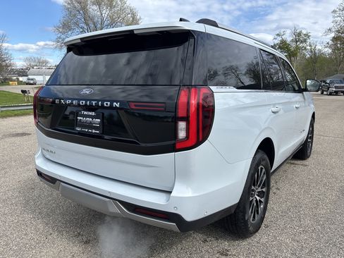 Used 2025 Ford Expedition Platinum AWD/4WD image 3