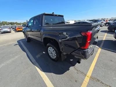 Used 2025 Toyota Tacoma SR5 AWD/4WD image 2