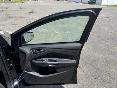 Used 2018 Ford Escape SE FWD image 4