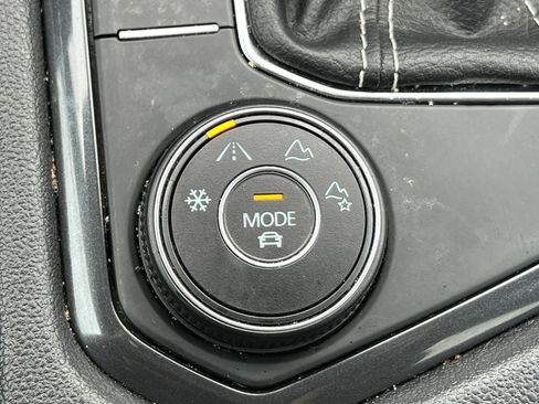 Used 2023 Volkswagen Tiguan SE R-Line AWD/4WD image 33