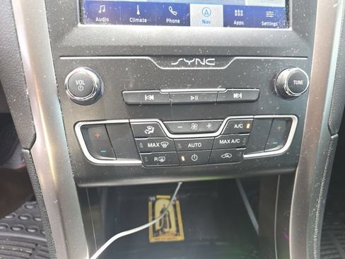 Used 2020 Ford Fusion SE FWD image 20
