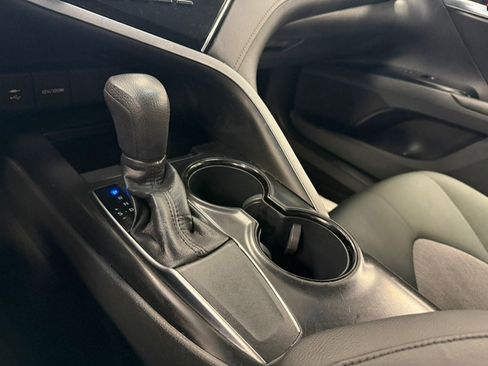 Used 2018 Toyota Camry LE image 32