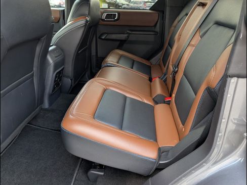 Used 2024 Ford Bronco Outer Banks image 13