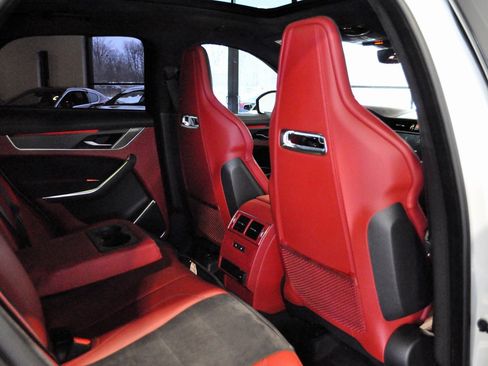 Used 2022 Jaguar F-PACE SVR image 37