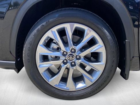 Used 2024 Toyota Highlander Limited AWD/4WD image 14