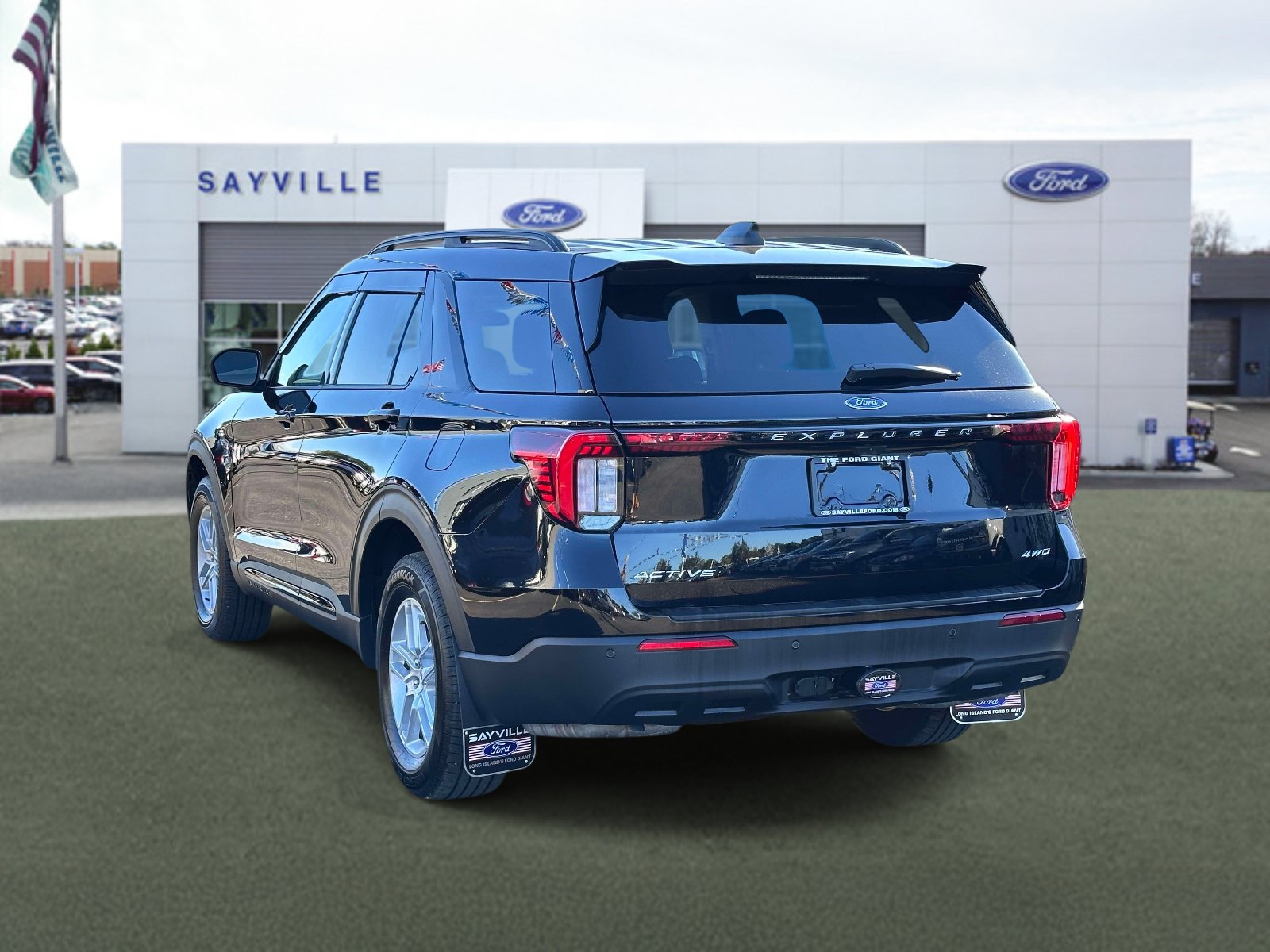 Used 2026 Ford Explorer Active AWD/4WD image 4