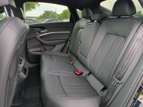 Used 2023 Audi e-tron Premium Plus image 31