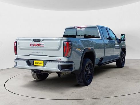 Used 2025 GMC Sierra 2500 AT4 w/ AT4 Premium Plus Package AWD/4WD image 5