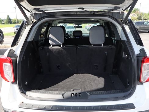 Used 2023 Ford Explorer XLT w/ Equipment Group 202A AWD/4WD image 30