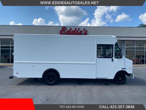 Used 2017 Ford E-350 and Econoline 350 Super Duty w/ A/C Prep Package RWD image 1