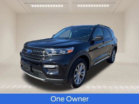 Certified 2022 Ford Explorer XLT w/ Equipment Group 202A image 4
