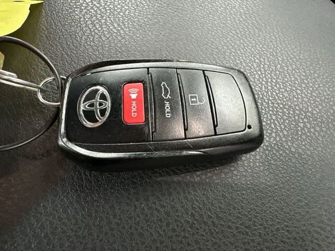 Used 2025 Toyota Camry SE image 28