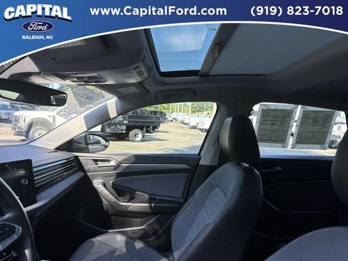 Used 2025 Volkswagen Jetta SE FWD image 22