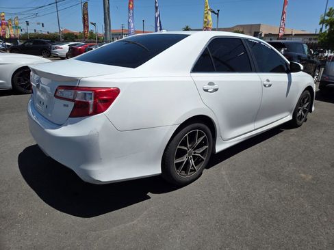 Used 2012 Toyota Camry SE w/ Leather Pkg FWD image 3