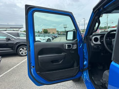 Used 2024 Jeep Wrangler Sport AWD/4WD image 10