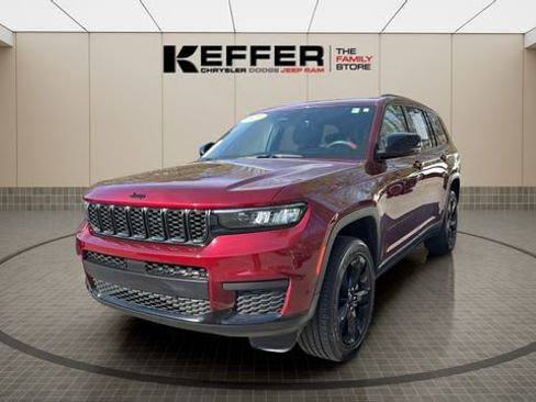 Certified 2025 Jeep Grand Cherokee L Altitude AWD/4WD image 1