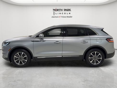 Used 2023 Lincoln Nautilus FWD w/ Premium Package image 2