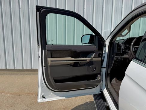 Used 2021 Ford Expedition Max Limited AWD/4WD image 11