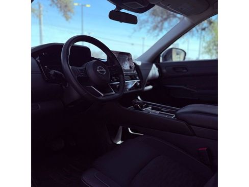 Used 2025 Nissan Pathfinder SV FWD image 23