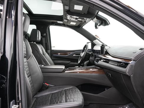 Used 2023 Cadillac Escalade Sport Platinum AWD/4WD image 13