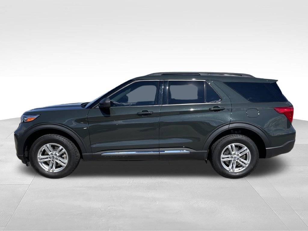 Used 2023 Ford Explorer XLT w/ Equipment Group 202A AWD/4WD image 25