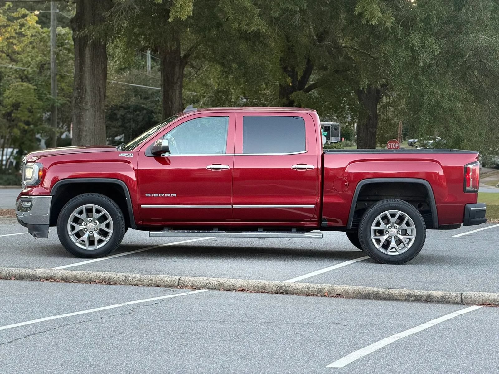 Used 2018 GMC Sierra 1500 SLT w/ SLT Premium Package AWD/4WD image 7