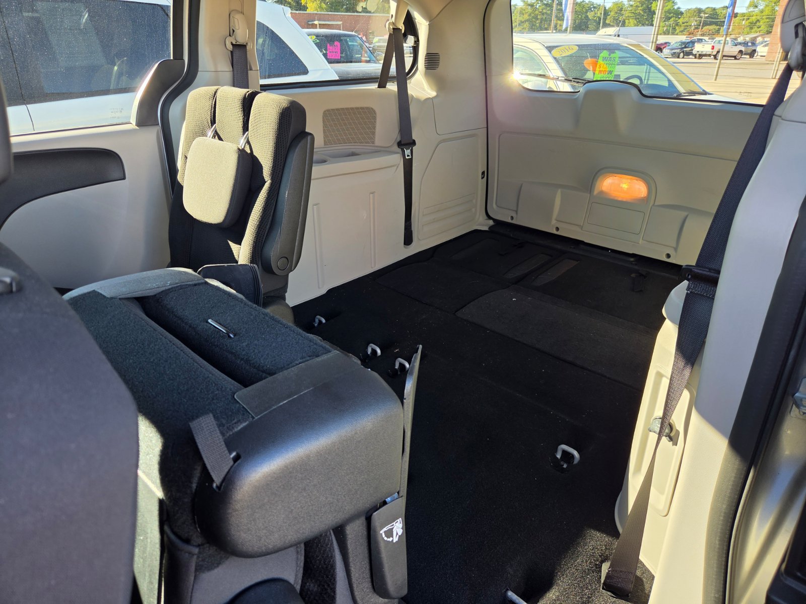 Used 2019 Dodge Grand Caravan SE FWD image 8