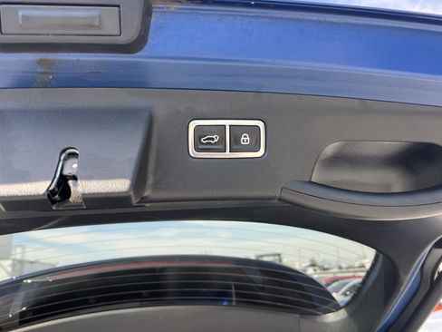 Certified 2023 Kia Sorento SX image 24